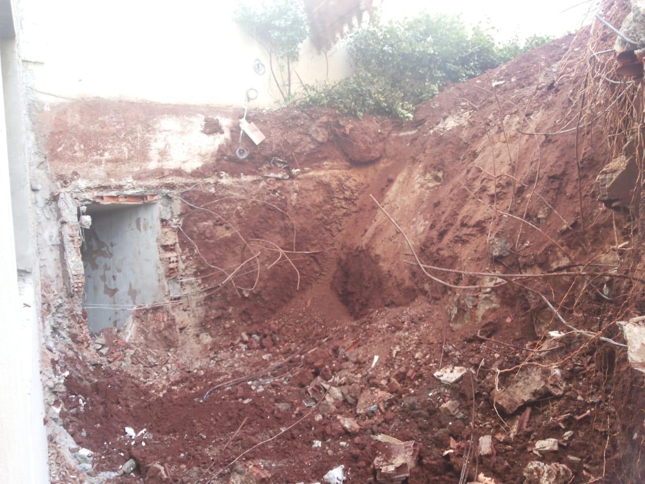 Descoberto túnel próximo da avenida Carlos Borges