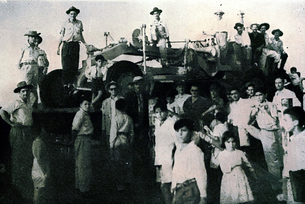 Américo Dias Ferraz e sua Cartepillar - 1956