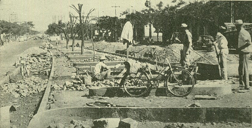 Estacionamento tipo espinha de peixe - Década de 1960