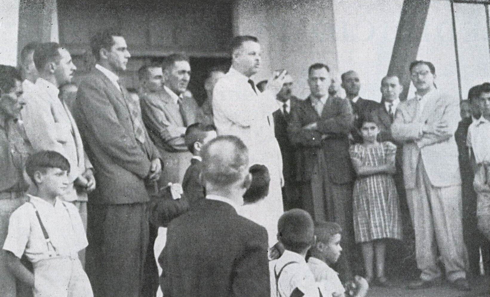 Autoridades na inauguração do Ginásio Maringá - 1952