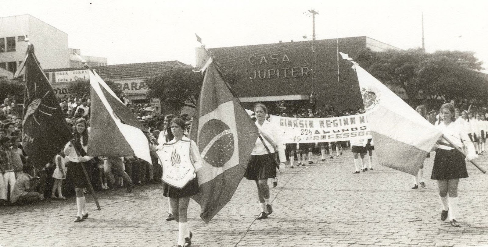 Desfile do Ginásio Regina Mundi - 1971