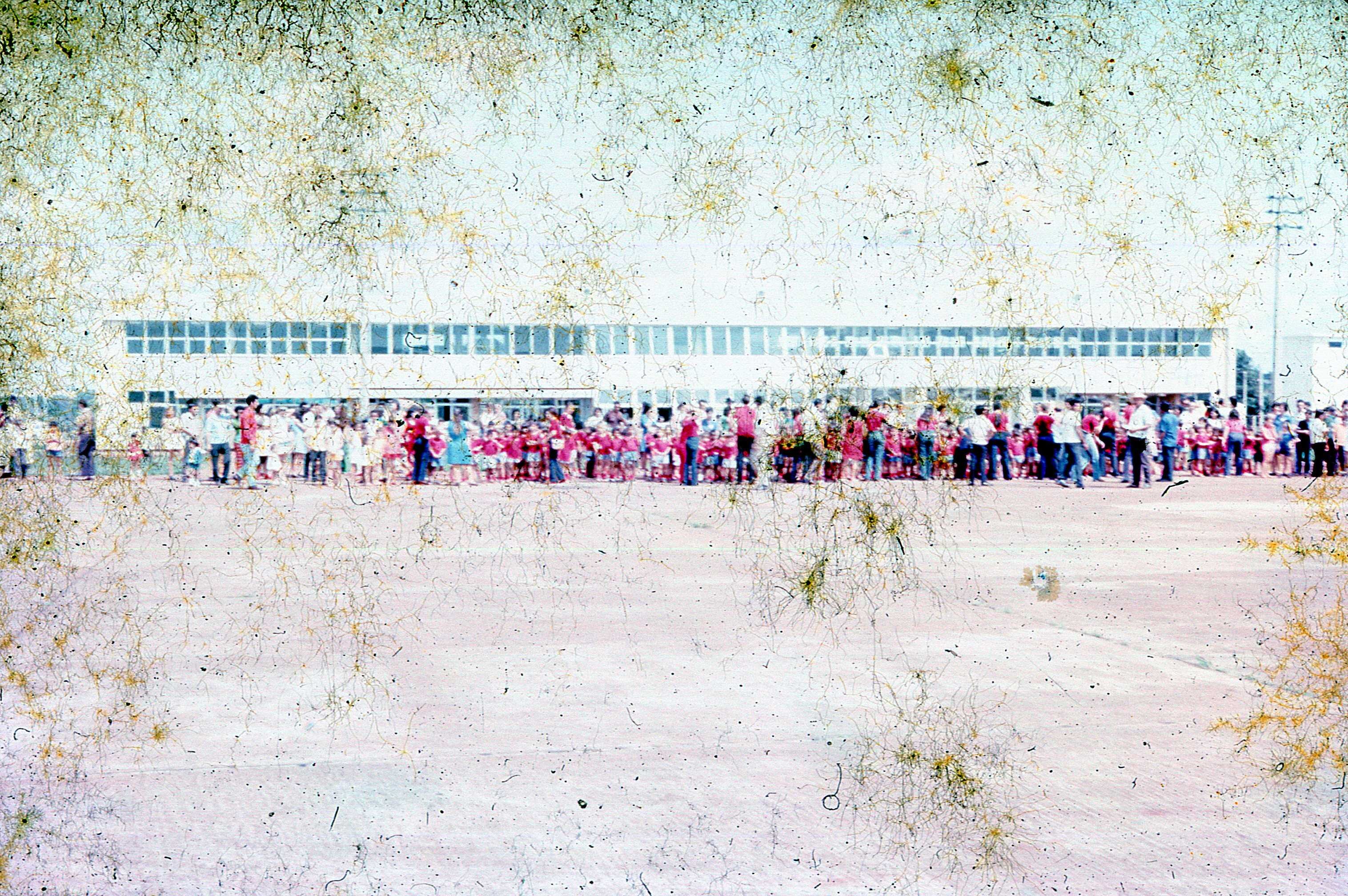 Alunos na pista do Aeroporto Regional Dr. Gastão Vidigal - Década de 1970