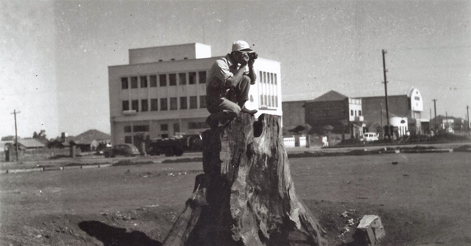 Kenji Ueta na praça Raposo Tavares - 1953