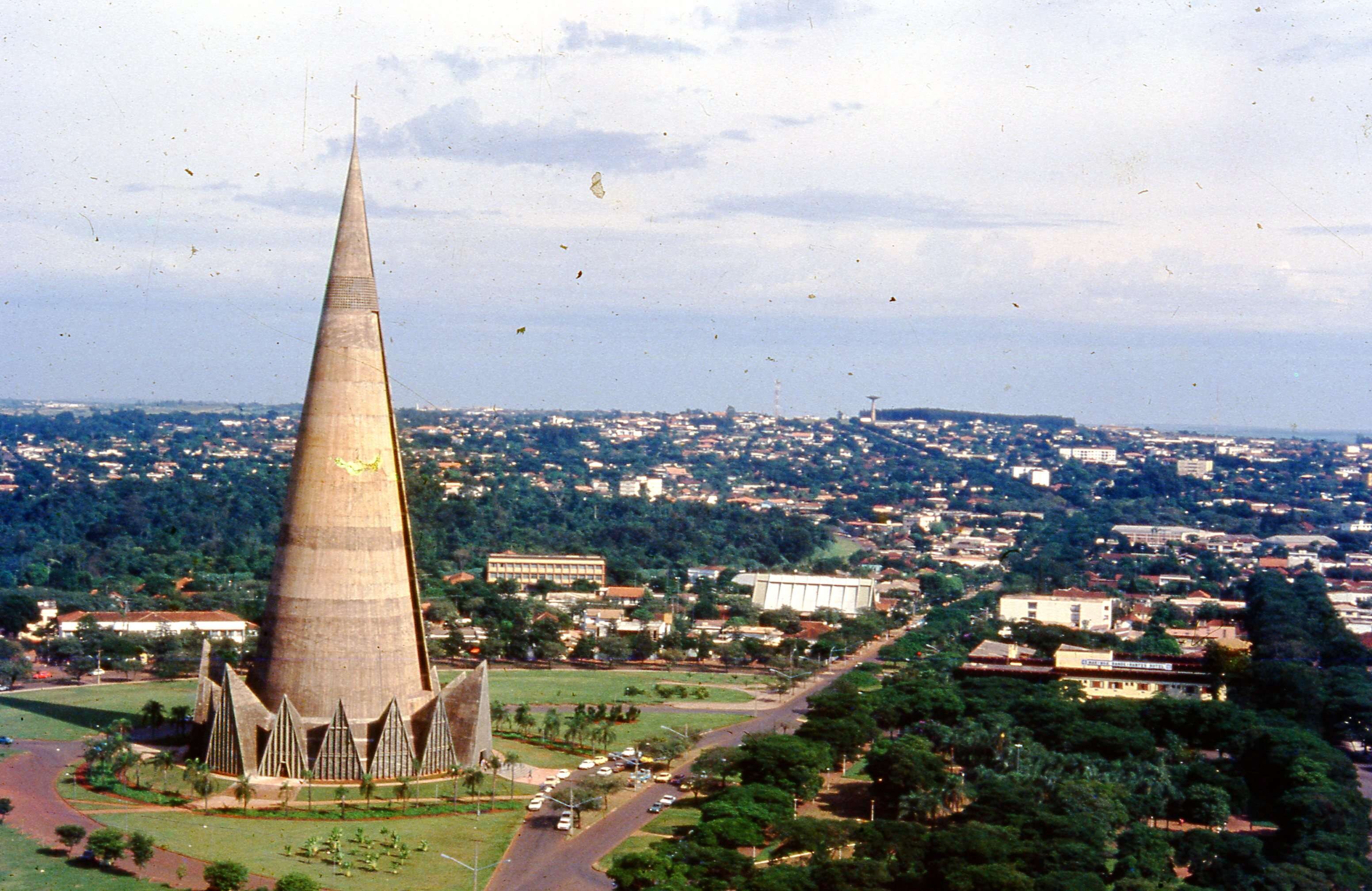 Catedral e avenida Tiradentes - Início dos anos 1980