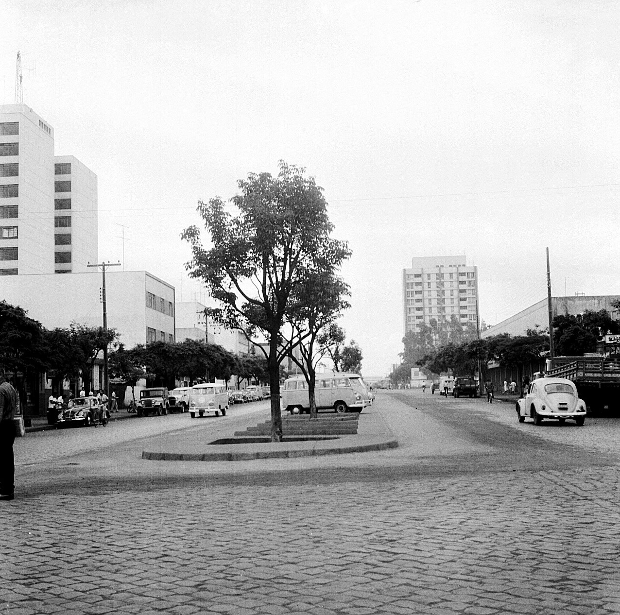 Avenida Brasil esquina com Avenida Herval - Anos 1960