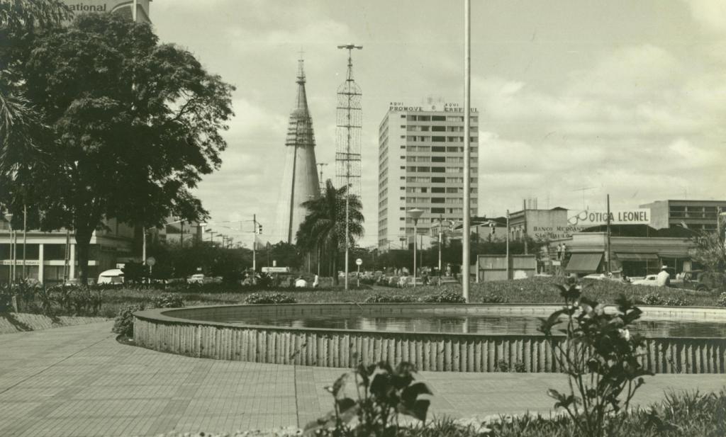 Praça Raposo Tavares - Início da década de 1970