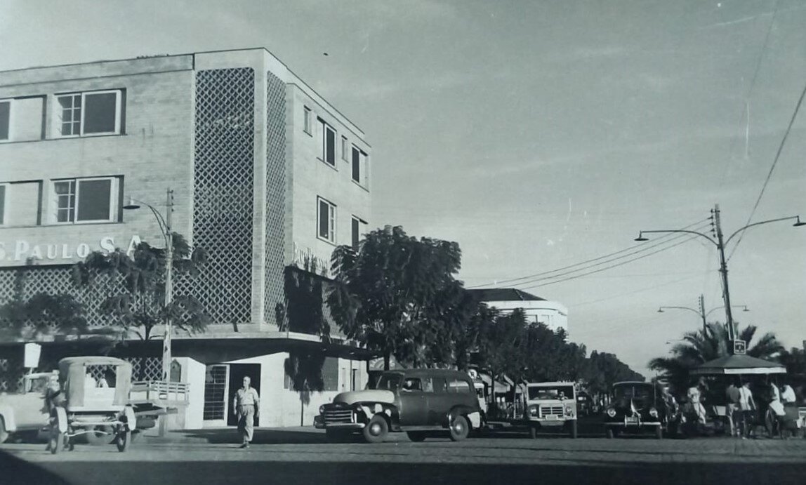 Avenida Duque de Caxias esquina com a avenida Brasil - Anos 1960