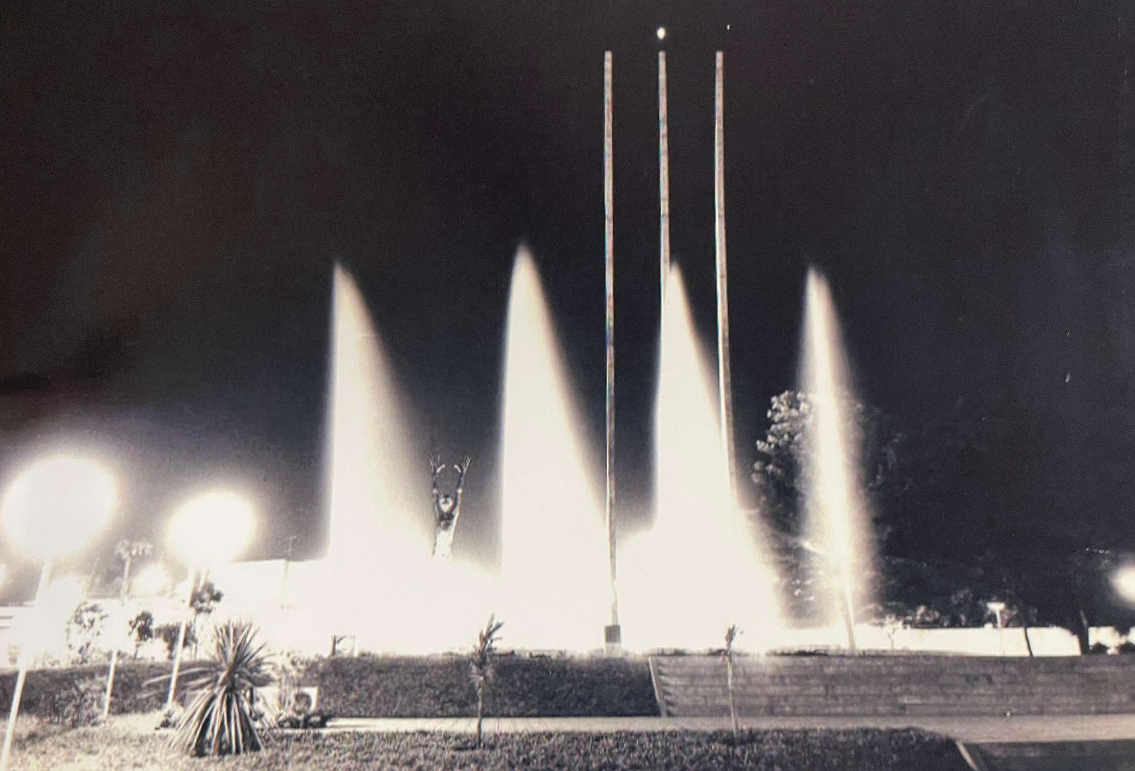 Praça 7 de Setembro e a sua fonte luminosa - Anos 1980