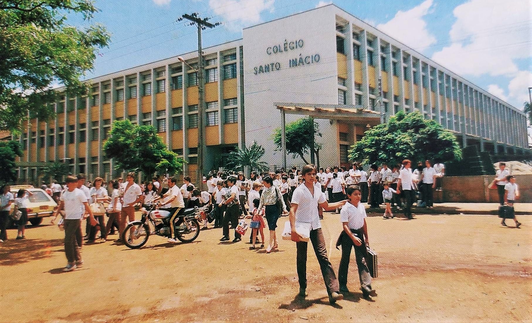 Saída do Colégio Santo Inácio - Final dos anos 1970