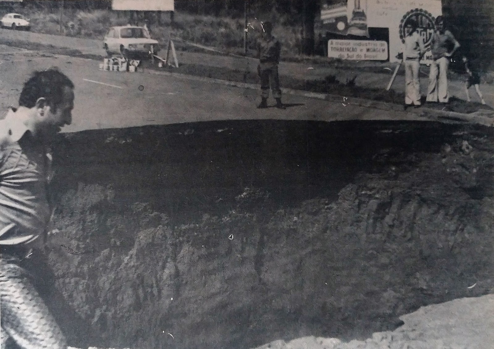 Cratera na avenida Colombo - 1978