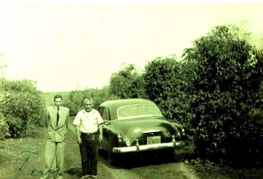 Carro de luxo no Carreador Guaiapó - 1953