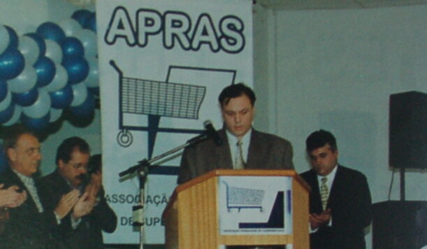 Apras funda a Universidade do Varejo em Maringá - 1999