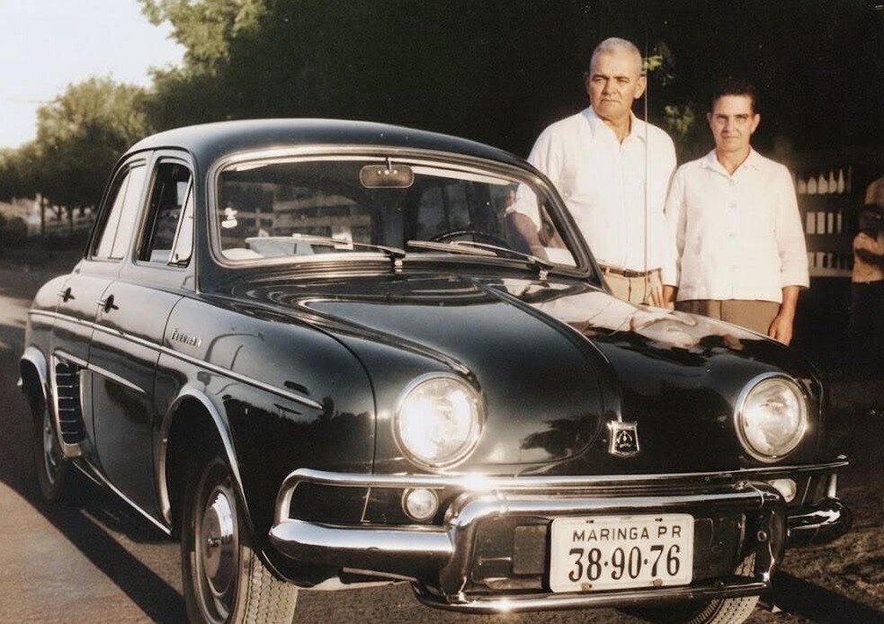 O casal Silva e seu Dauphine - Década de 1960