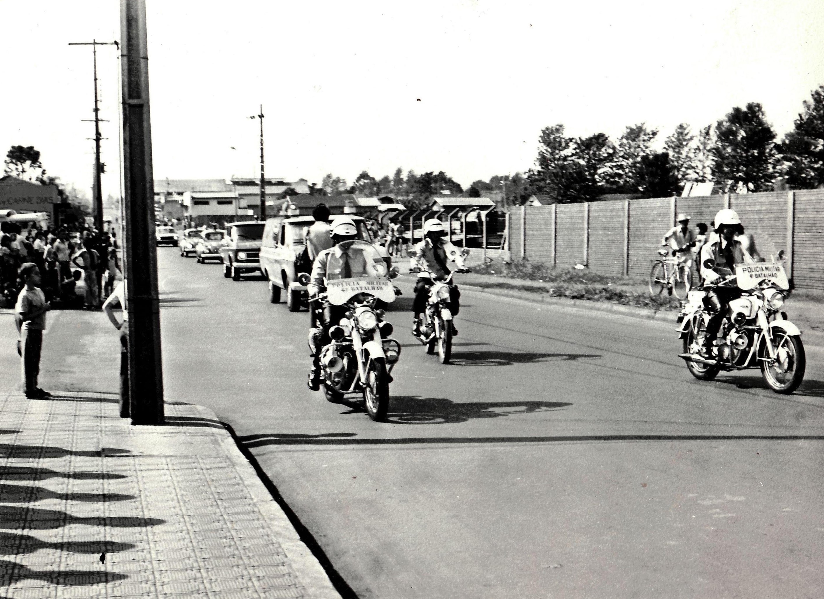 Desfile do 4º BPM no aniversário de Maringá - 1979