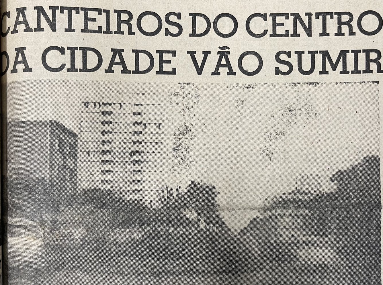 Estacionamentos nos canteiros da avenida Brasil - 1966