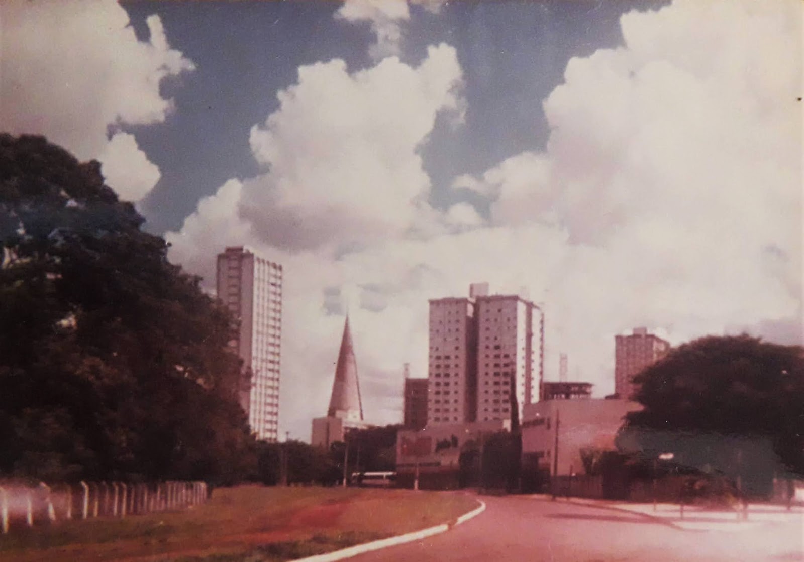 Avenida Laguna e Rua Néo Alves Martins - 1985