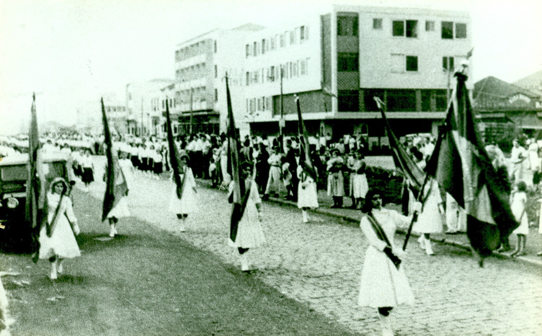 Porta-bandeiras do desfile cívico - Anos 1950