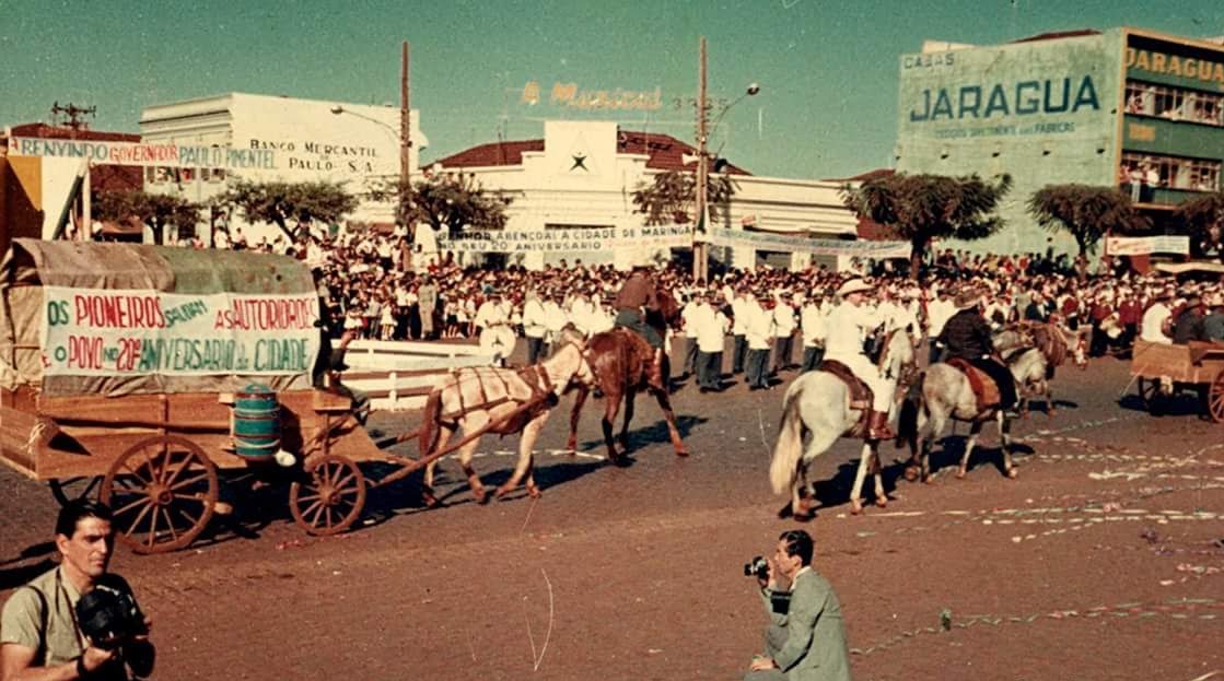 Desfile de aniversário de Maringá - 1967