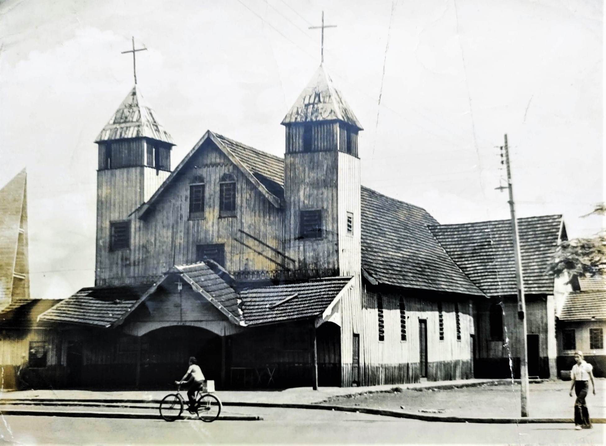 Catedral Nossa Senhora da Glória em madeira - 1973