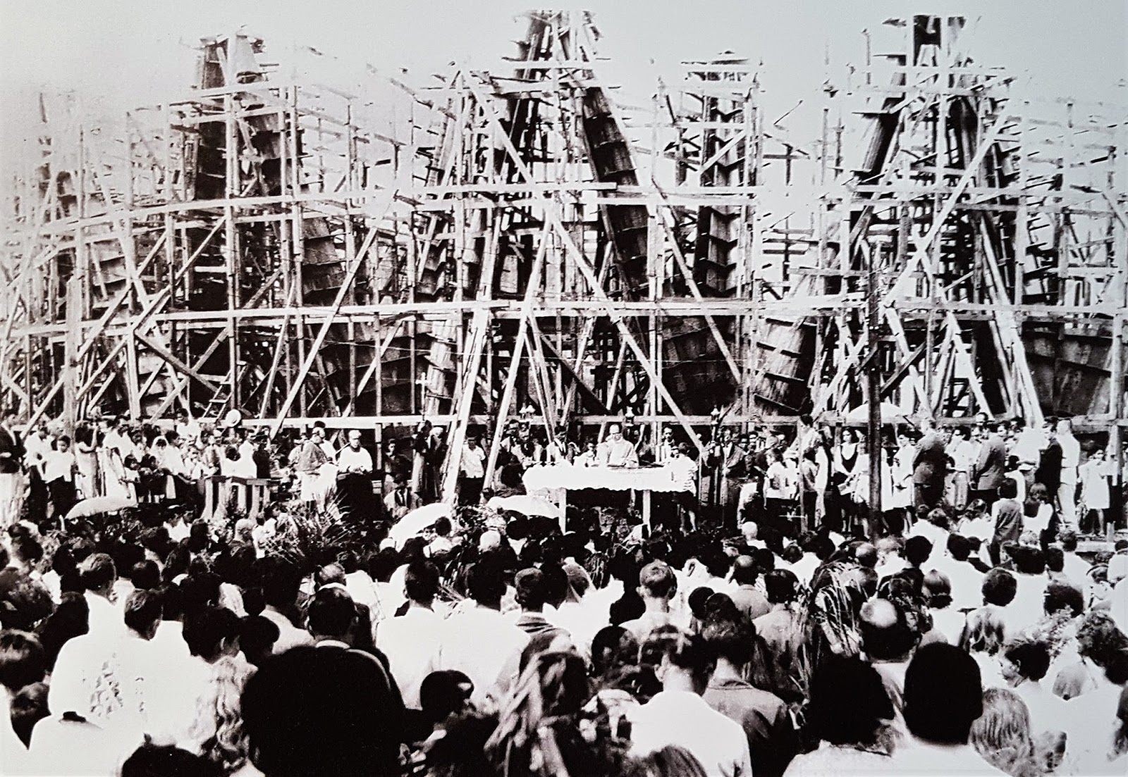 Missa na Catedral em construção - Década de 1960