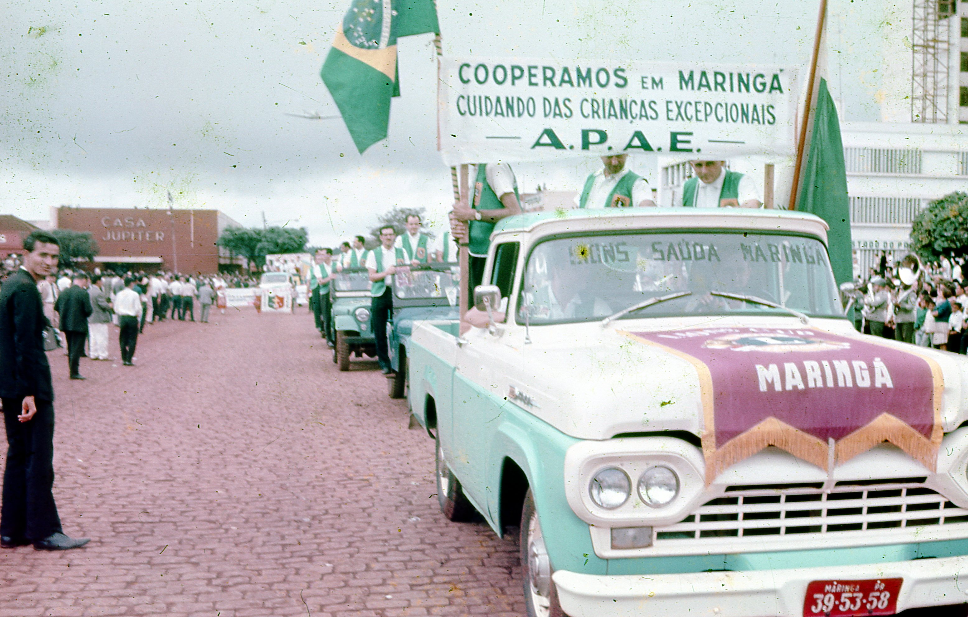 APAE no desfile de 20 anos de Maringá - 1967