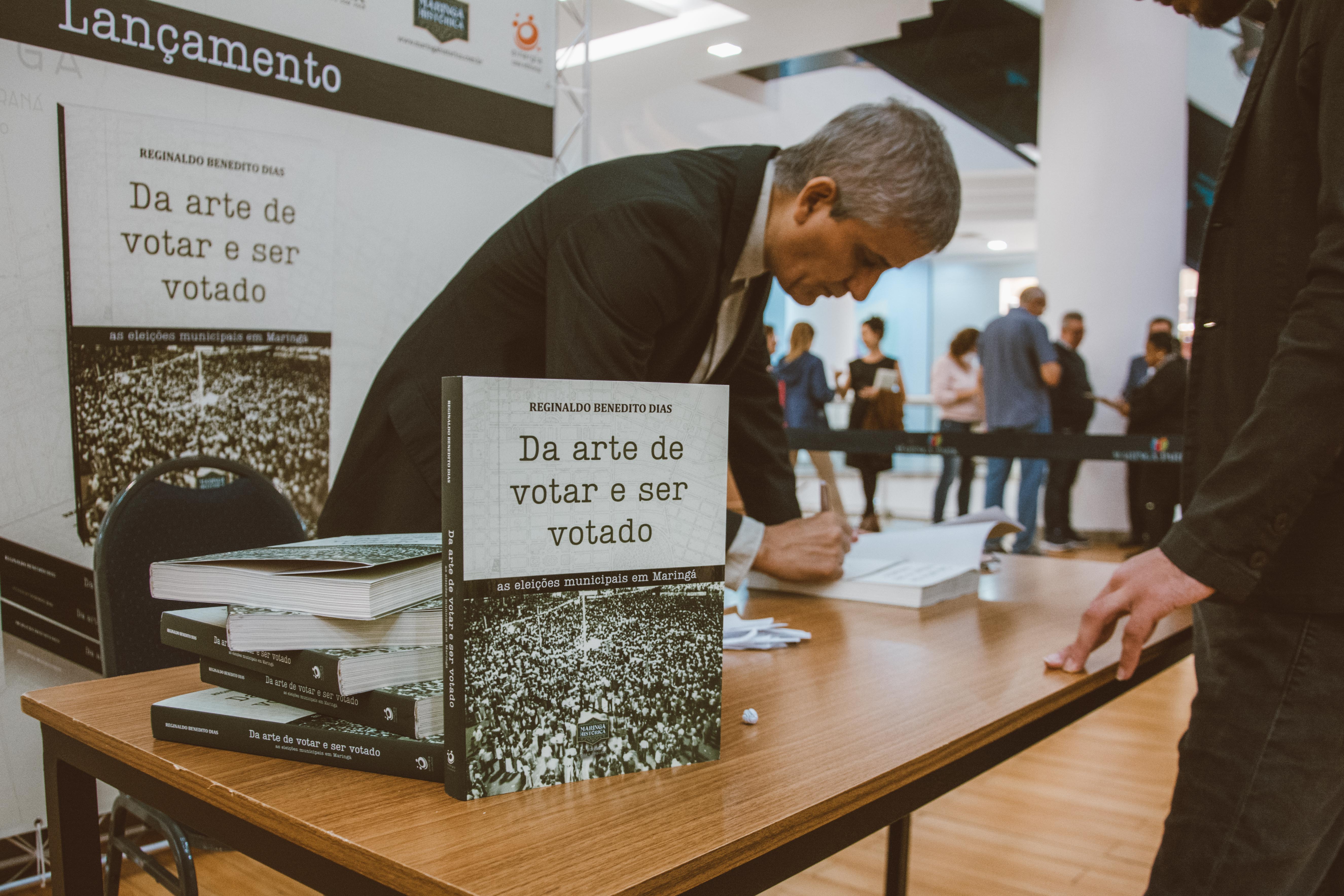 “Da arte de votar e ser votado” foi lançado com grande público no Maringá Park