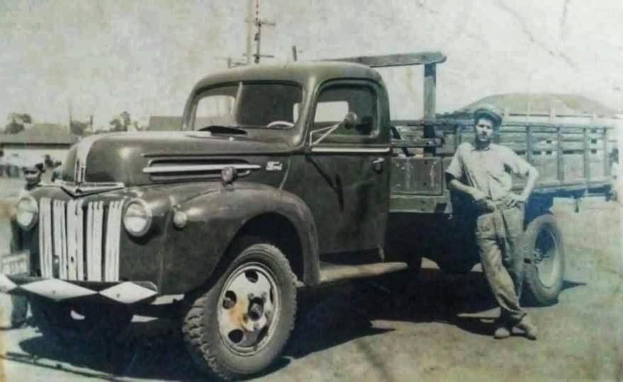 Eduardo Uliani e seu caminhão - 1954