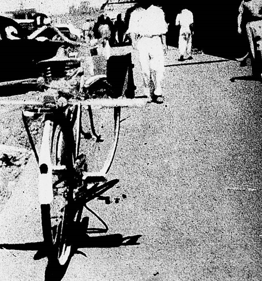 Bicicleta pela calçada da avenida Brasil - 1952