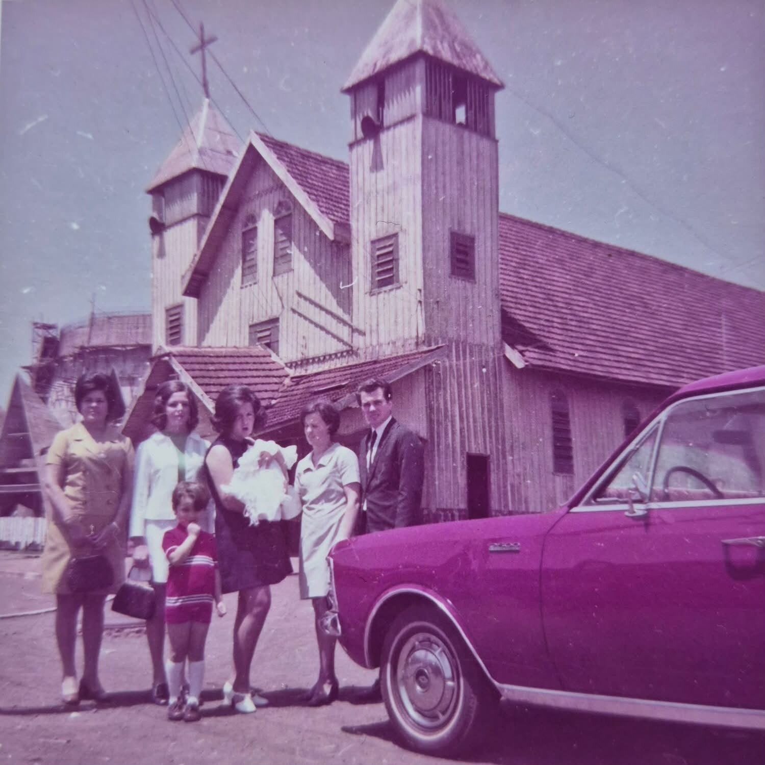 Familiares em dia de batizado - 1970