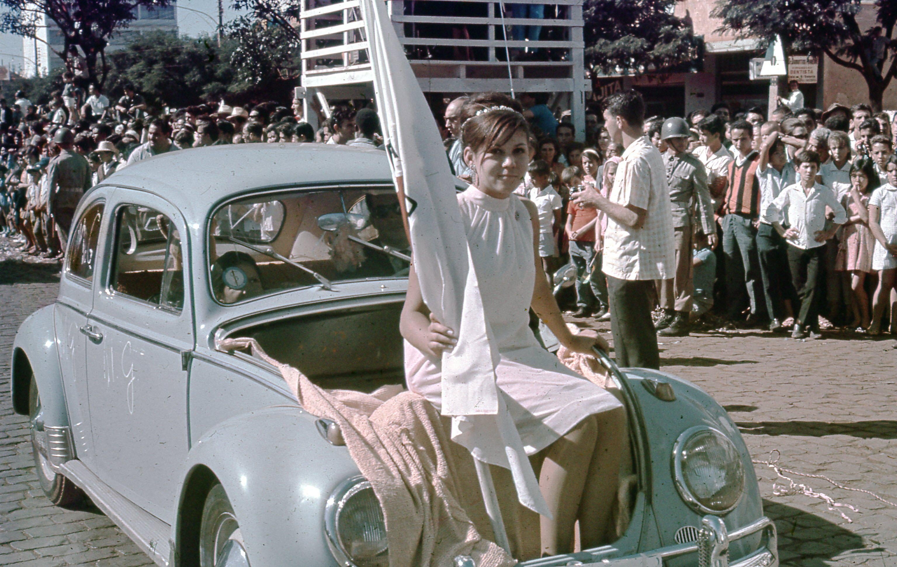 Desfile de Fuscas no aniversário de Maringá - Anos 1960