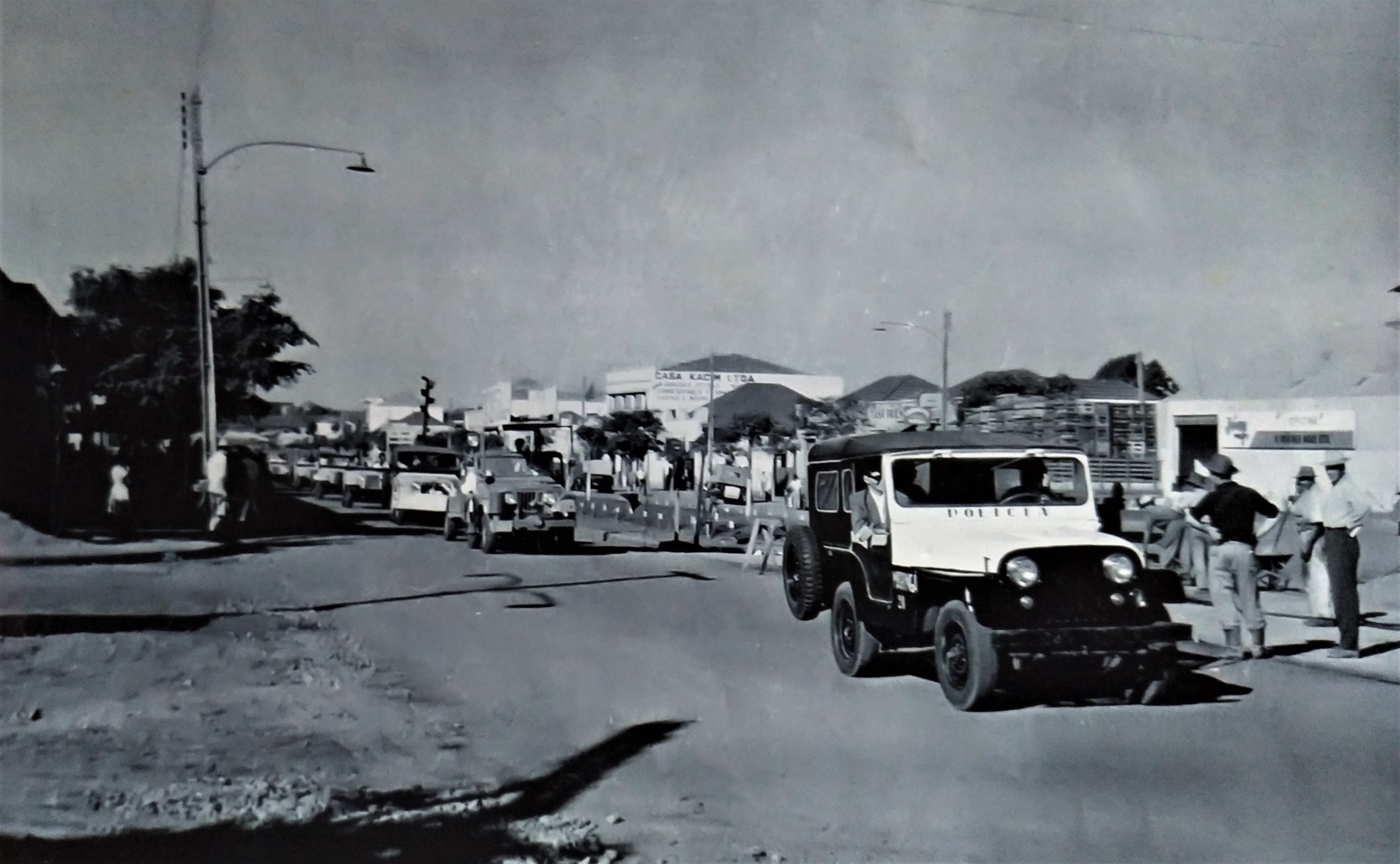 Desfile e o Jipe 28 - Anos 1960