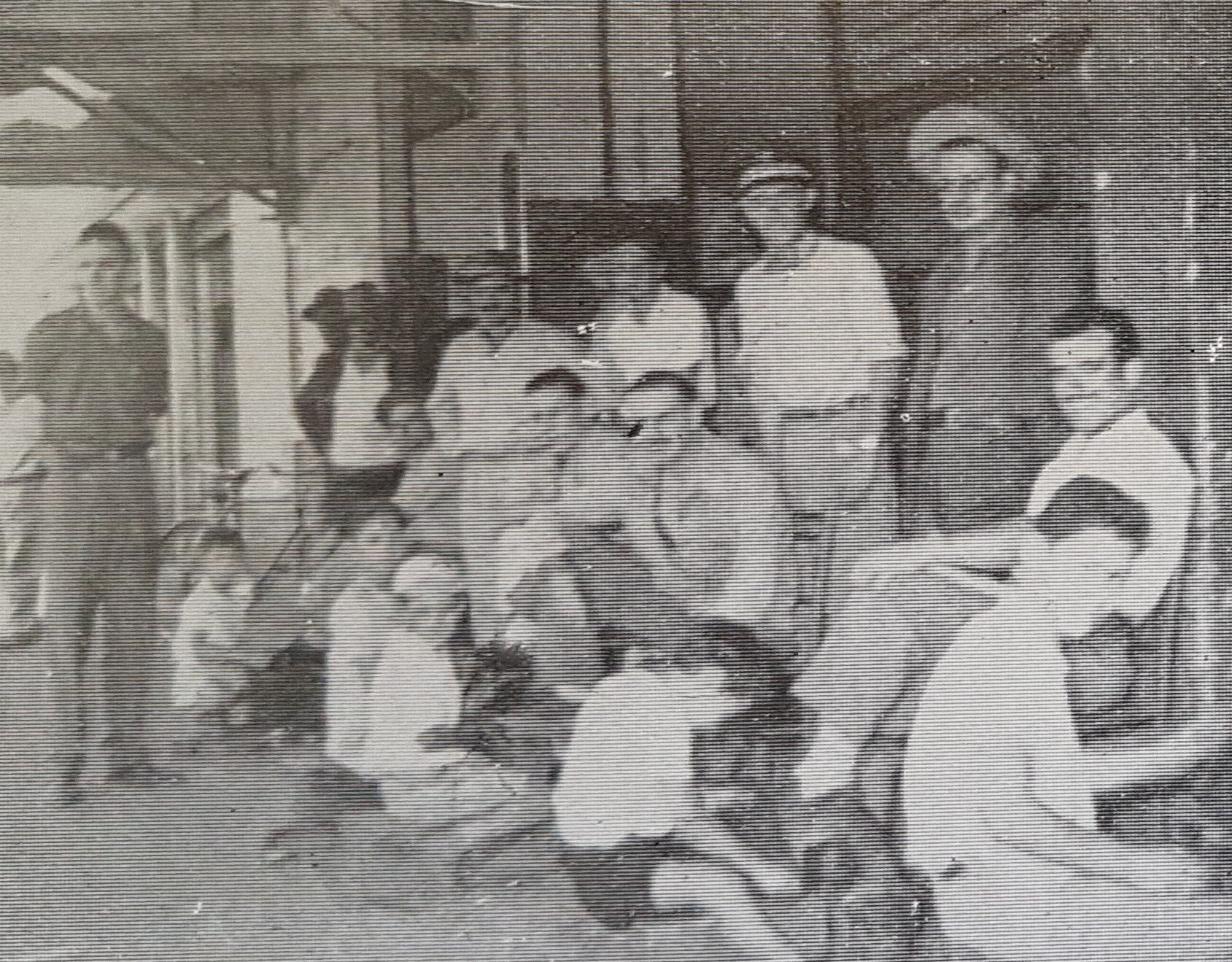 Engraxates sob a marquise do Bazar O.K. - 1951