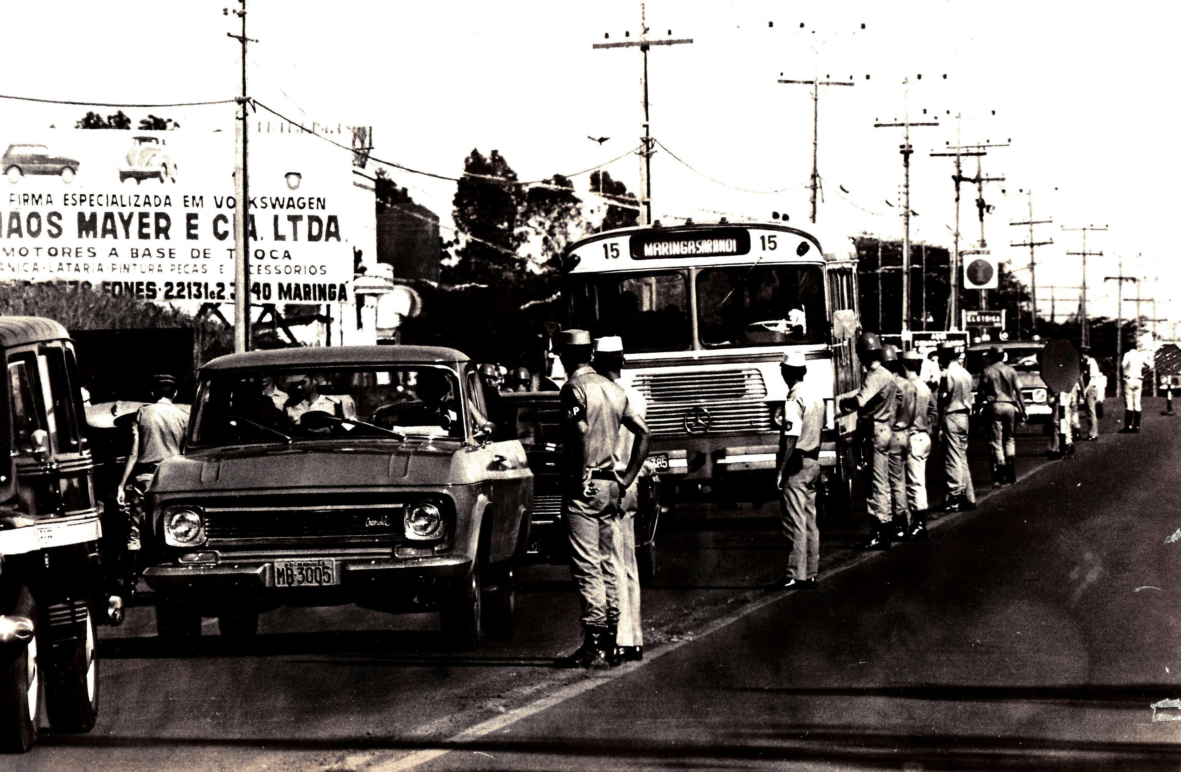 Blitz pela avenida Colombo - Década de 1970