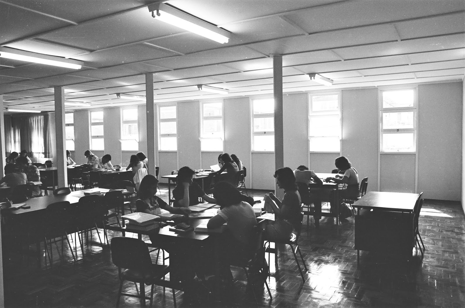 Interior da Biblioteca Central da UEM - Década de 1980