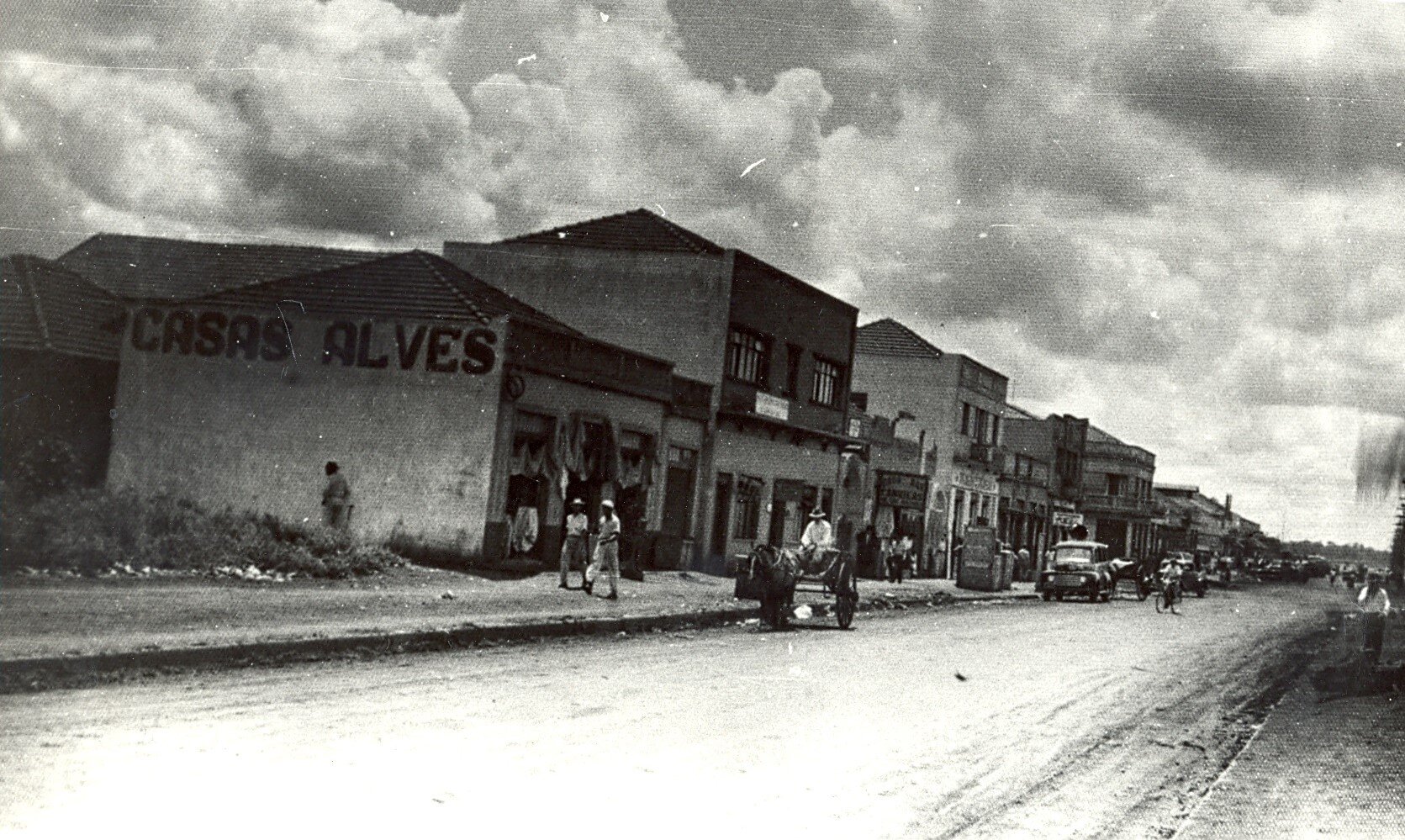 Avenida Brasil próximo à avenida Paraná - Anos 1950