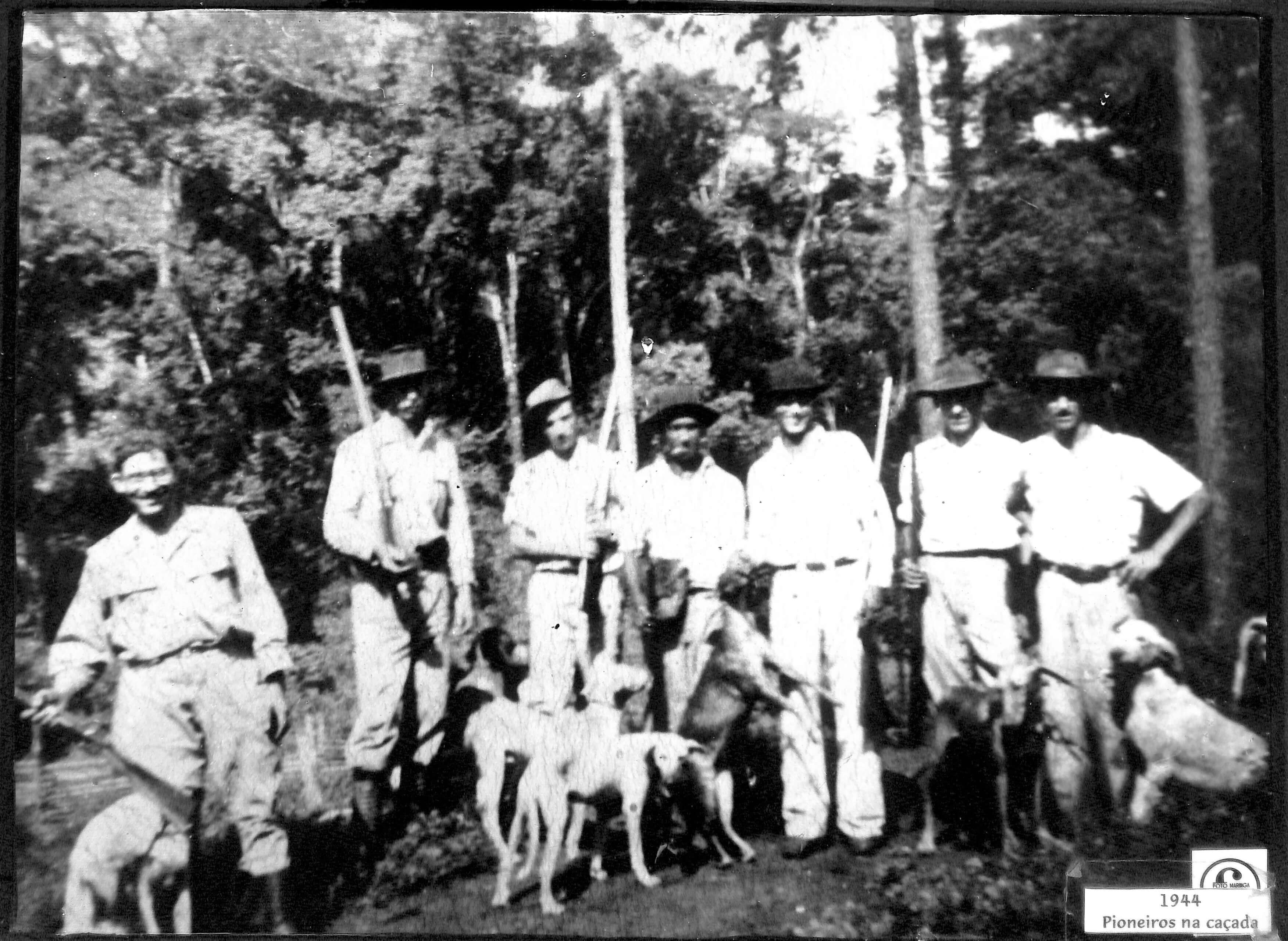 Cães perdigueiros e caçadores - 1944