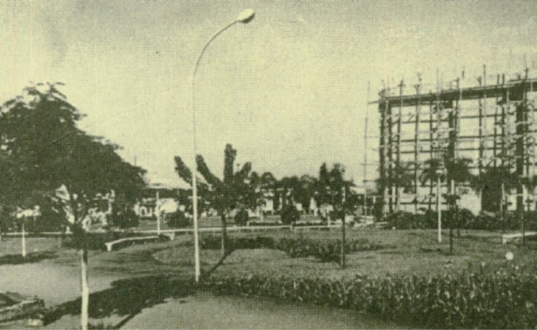 Urbanização da Praça Emiliano Perneta - Década de 1960