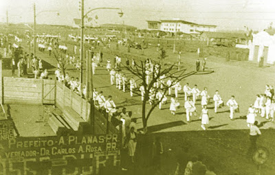 Desfile do Ginásio Maringá