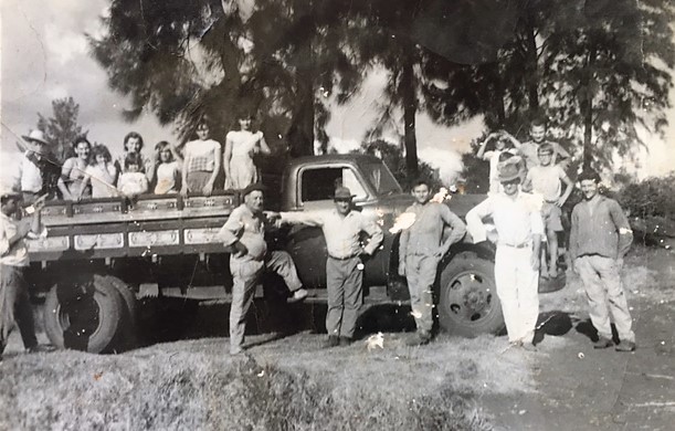 Família Calvi na estrada Guaiapó - 1964