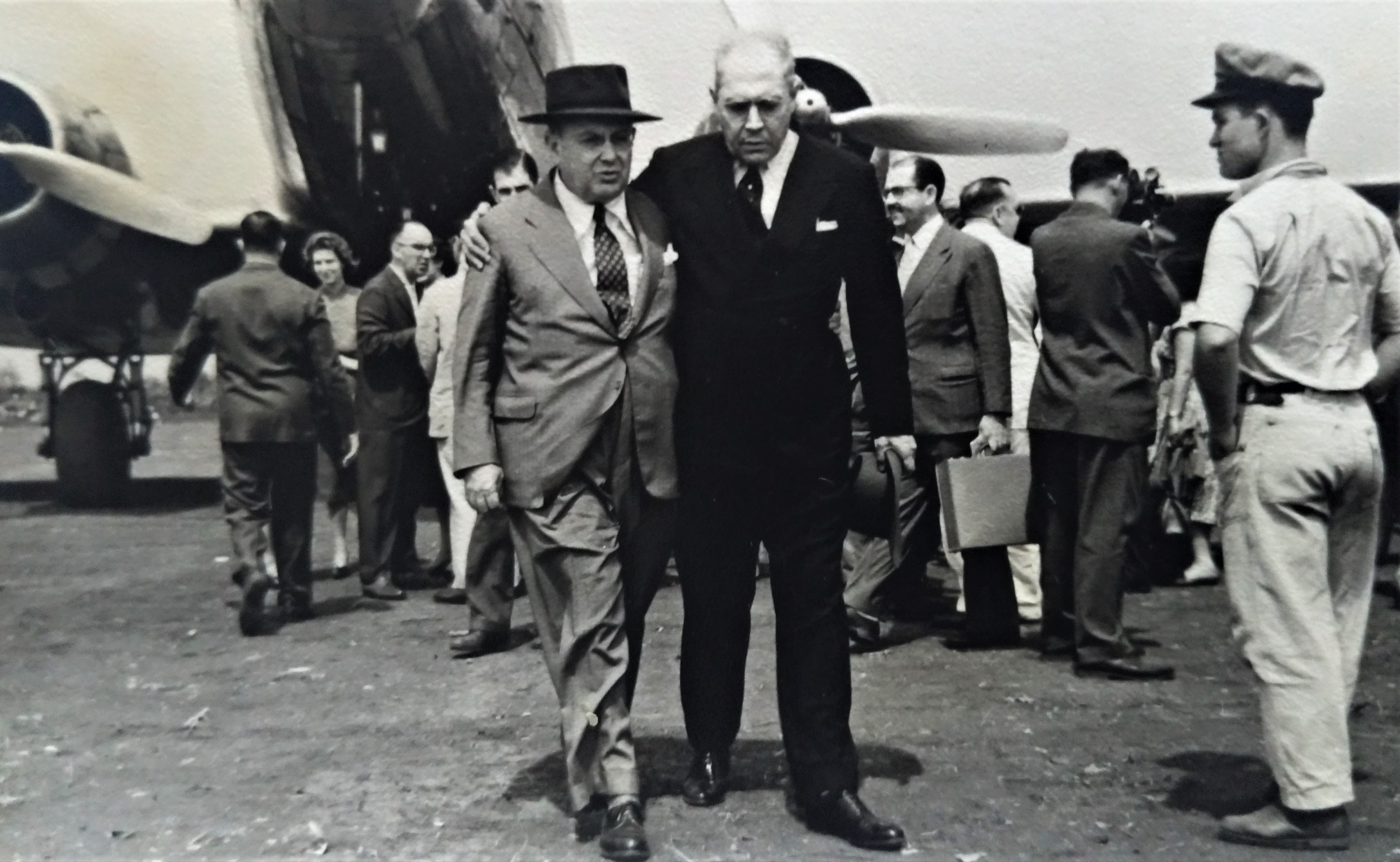 Irmãos Vidigal no aeroporto - 1956